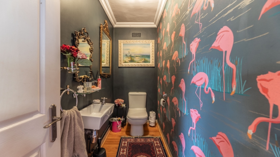 5 Bedroom Property for Sale in Flamingo Vlei Western Cape